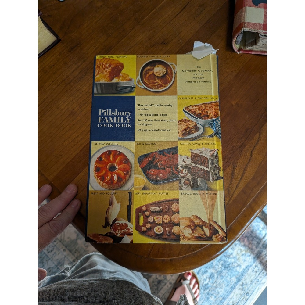 Vintage 1970 The Pillsbury Family Cook Book Hardcover 1764 Recipes Illustrated - Picture 3 of 9
